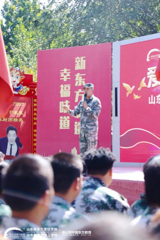 全疆首台加油机器人在库尔勒上岗